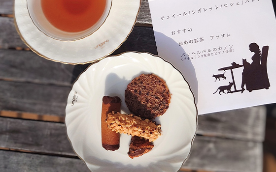 焼き菓子と紅茶